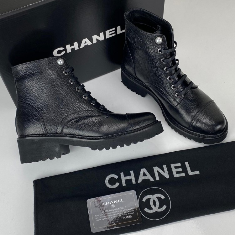 CHANEL GRAİNED CALFSKİN CC ANKLE BOOTS SİYAH